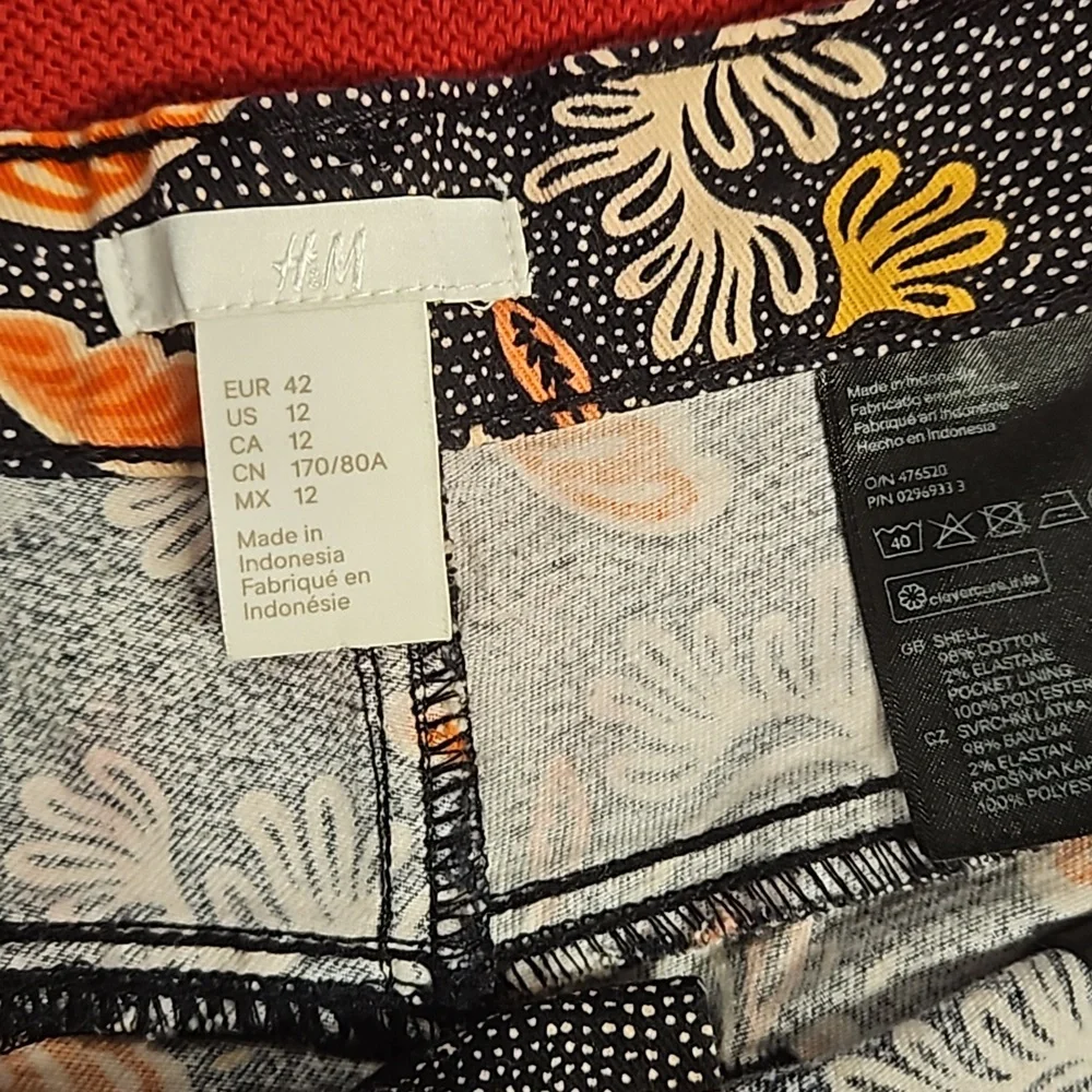 H and M floral leaf graphic print shorts size 12 faux cuff hem - Picture 4 of 8